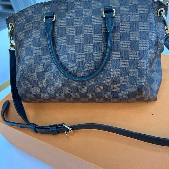 Louis Vuitton - Picture 14 of 14